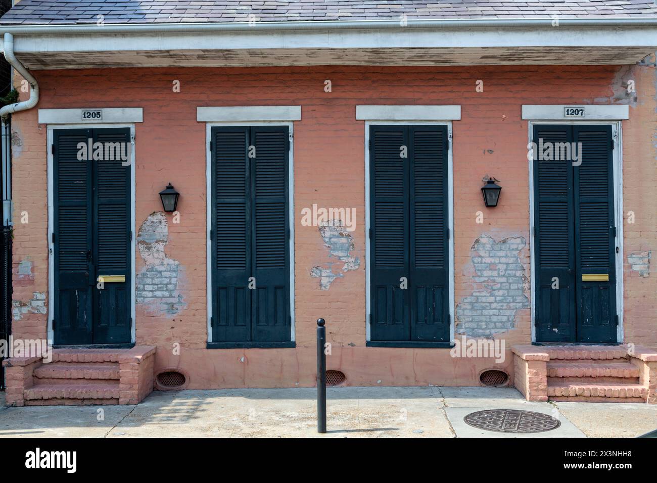 French Quarter, New Orleans, Louisiana.  Shotgun-style House.  Duplex, Two Doors, Two Windows. Stock Photo