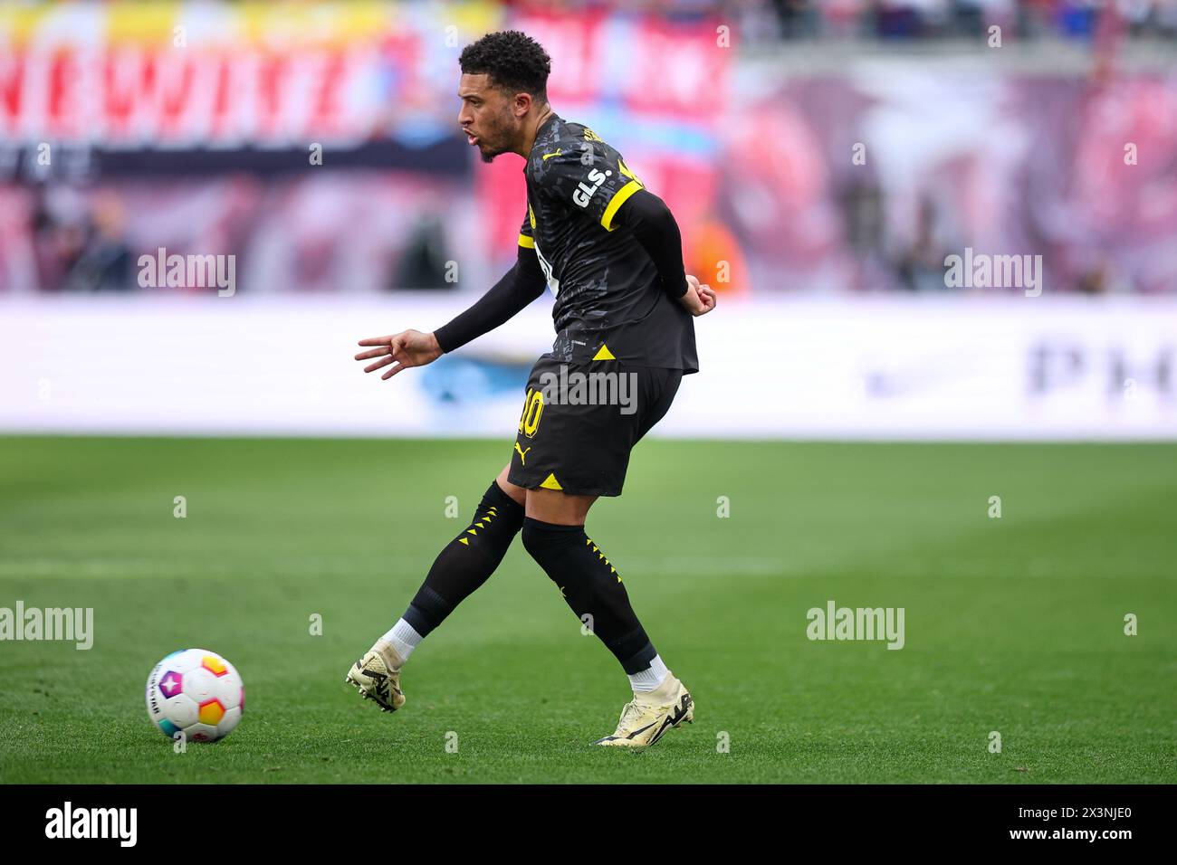 Leipzig, Germany. 27th Apr, 2024. Soccer: Bundesliga, RB Leipzig - Borussia Dortmund, Matchday 31 at the Red Bull Arena. Dortmund player Jadon Sancho on the ball. Credit: Jan Woitas/dpa - IMPORTANT NOTE: In accordance with the regulations of the DFL German Football League and the DFB German Football Association, it is prohibited to utilize or have utilized photographs taken in the stadium and/or of the match in the form of sequential images and/or video-like photo series./dpa/Alamy Live News Stock Photo