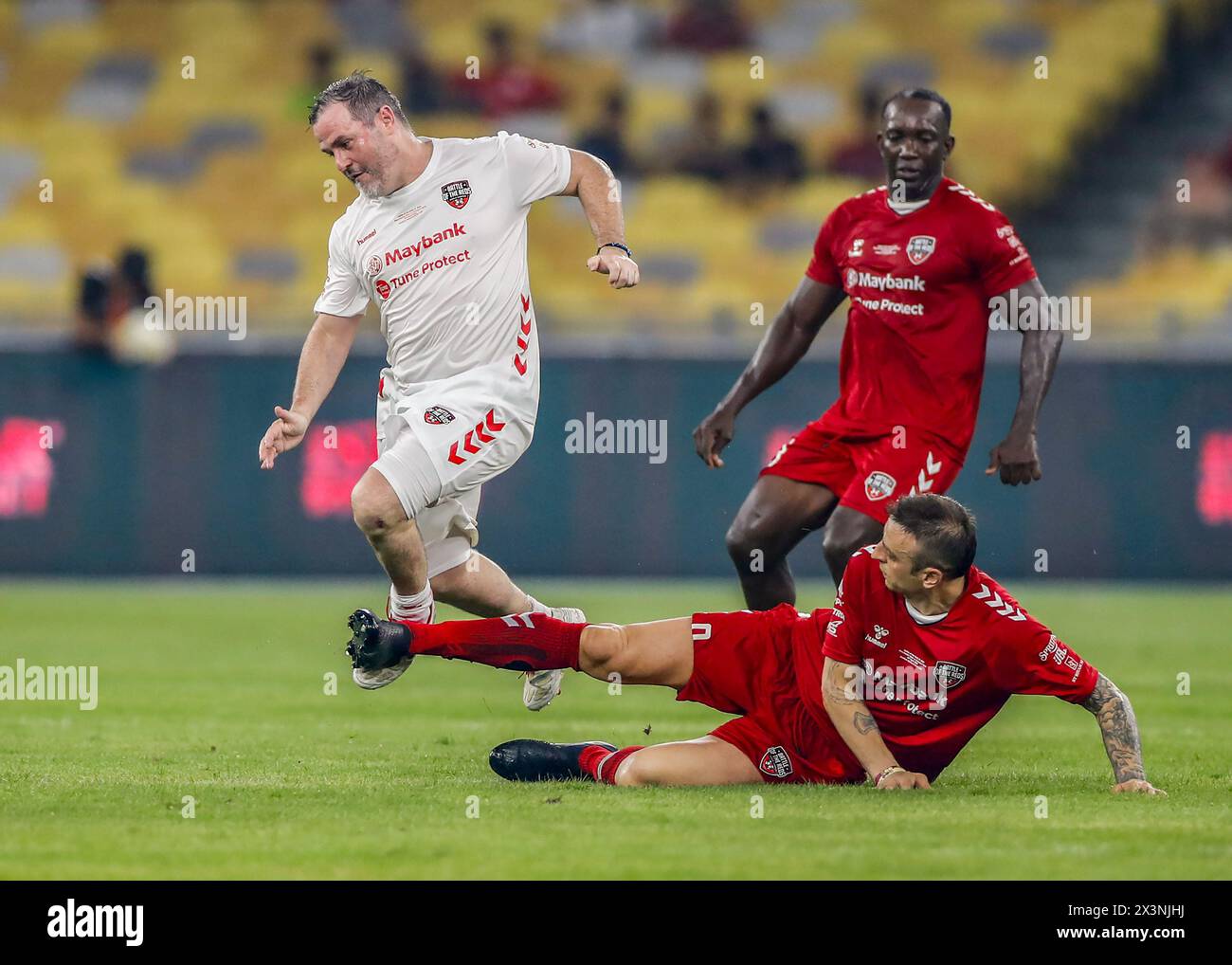 Kuala Lumpur, Malaysia. 27th Apr, 2024. David Thompson of Liverpool Reds (L) and Dimitar Berbatov of Manchester Reds (R) seen in action during the 'Battle of the Reds 2024' match between Manchester United and Liverpool legends at National Stadium Bukit Jalil. Final score; Liverpool Reds 4:2 Manchester Reds. Credit: SOPA Images Limited/Alamy Live News Stock Photo