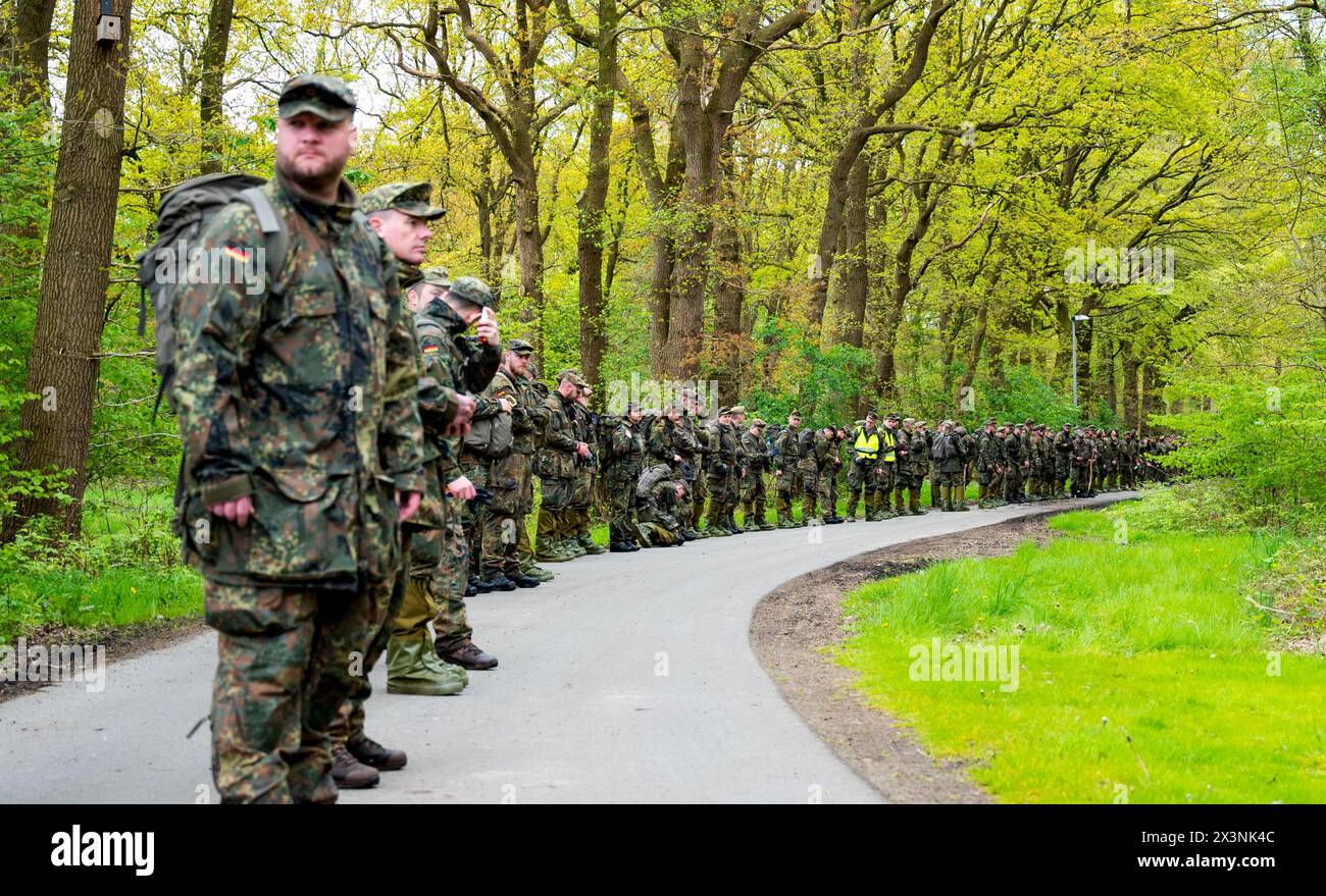 28 April 2024, Lower Saxony, Hüttenberg: Bundeswehr soldiers search for a missing boy with a human chain. Six-year-old Arian from Elm is still missing. The search for him continues. Photo: Daniel Bockwoldt/dpa Stock Photo