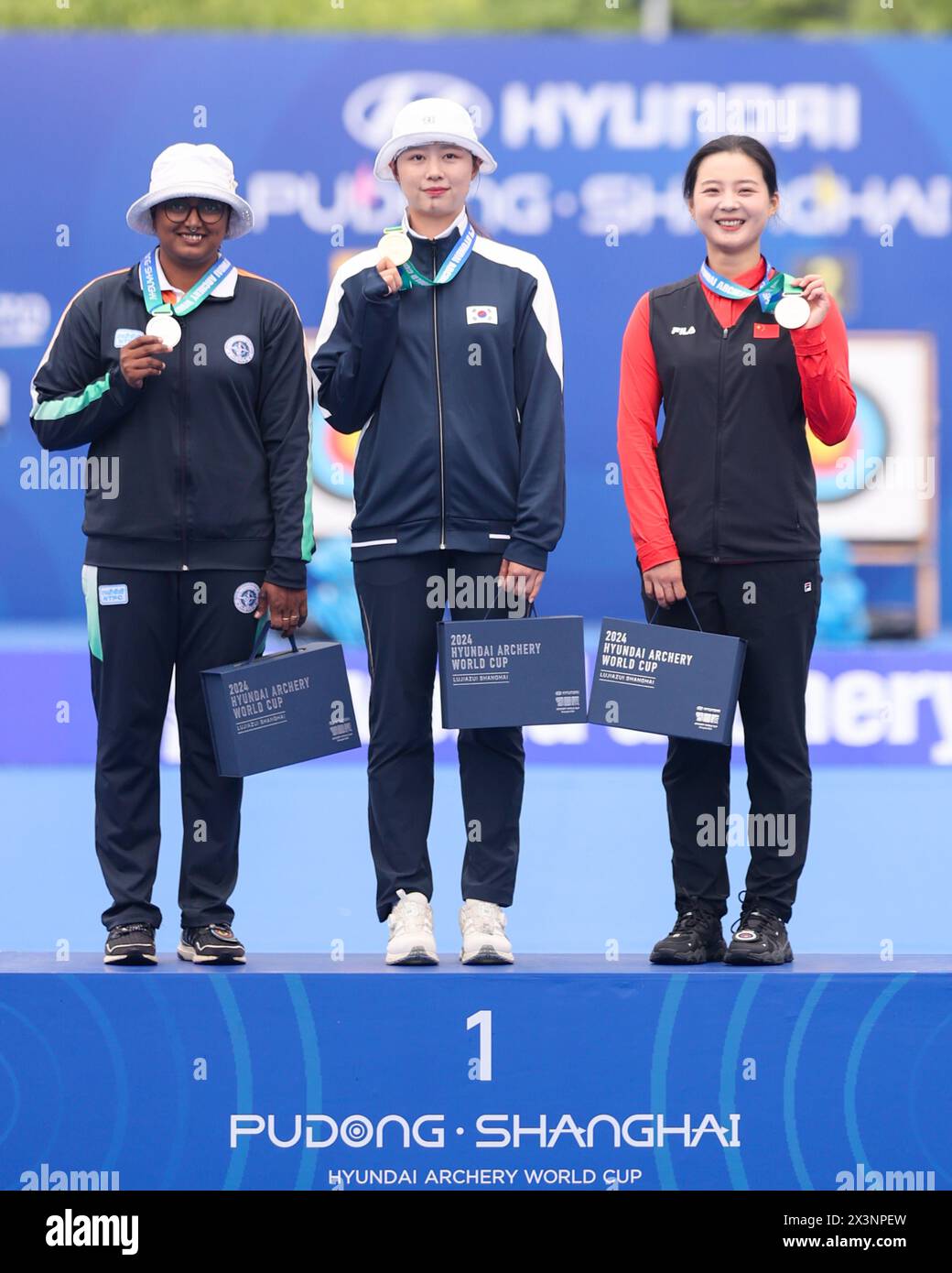 Shanghai, China. 28th Apr, 2024. Gold medalist Lim Sihyeon (C) of South ...