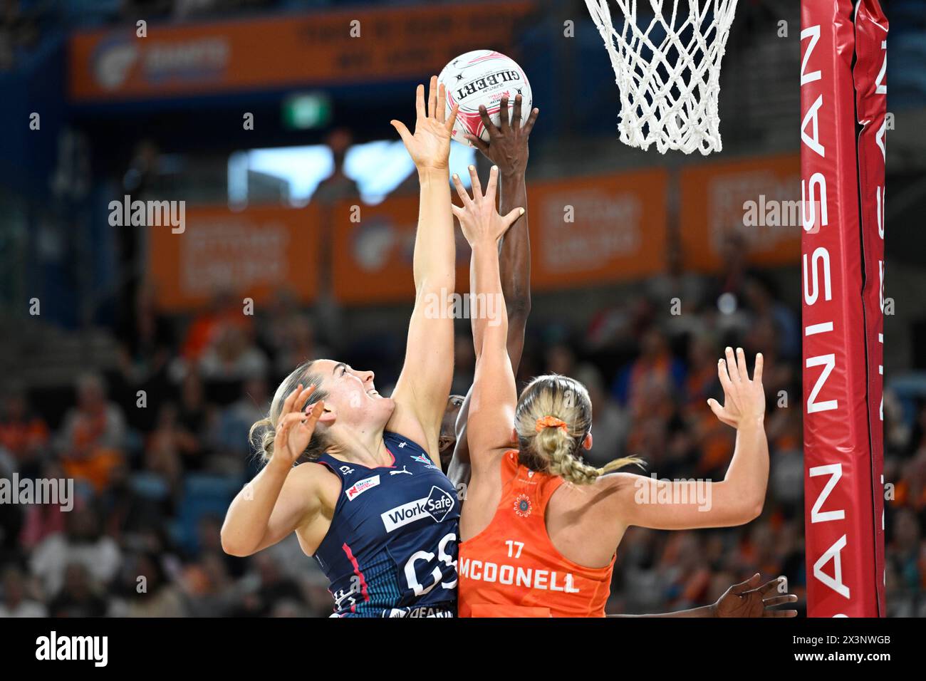 28th April 2024; Ken Rosewall Arena, Sydney, NSW, Australia: Suncorp Super Netball, Giants Netball versus Melbourne Vixens; Sophie Garbin of the Melbourne Vixens and Jodi-Ann Ward of the Giant compete for the ball under the net Stock Photo