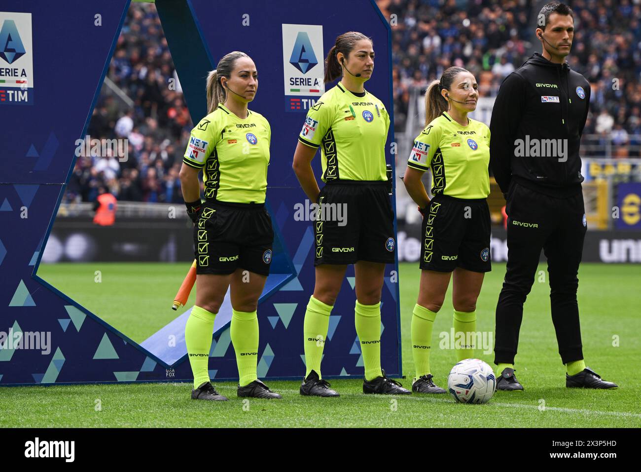 Inter vs Torino nella foto Maria Sole Ferrieri Caputi, arbitro del match, affiancata dalle assistenti Francesca Di Monte e Tiziana Trasciatti prima della partita a Milano 28-04-2024 Stadio Giuseppe Meazza - San Siro Campionato Serie A TIM - 34a giornata foto Tiziano Ballabio/Agenzia Aldo Liverani sas / AGENZIA ALDO LIVERANI SAS Stock Photo