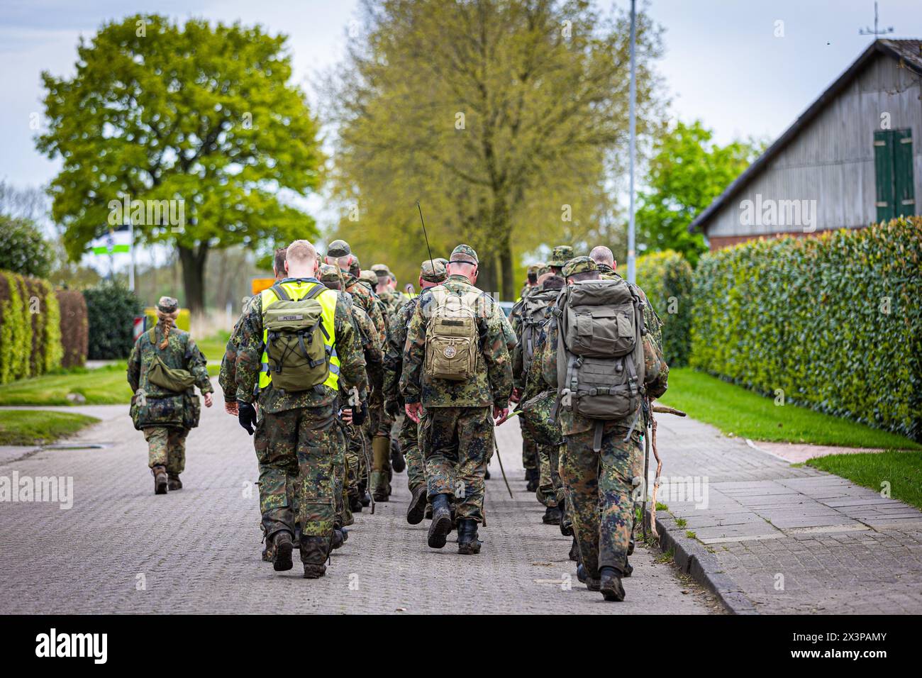 28 April 2024, Lower Saxony, Gräpel: Bundeswehr soldiers walk along a road in the district of Stade. Six-year-old Arian from Elm is still missing. The search for him continues. Photo: Moritz Frankenberg/dpa Stock Photo