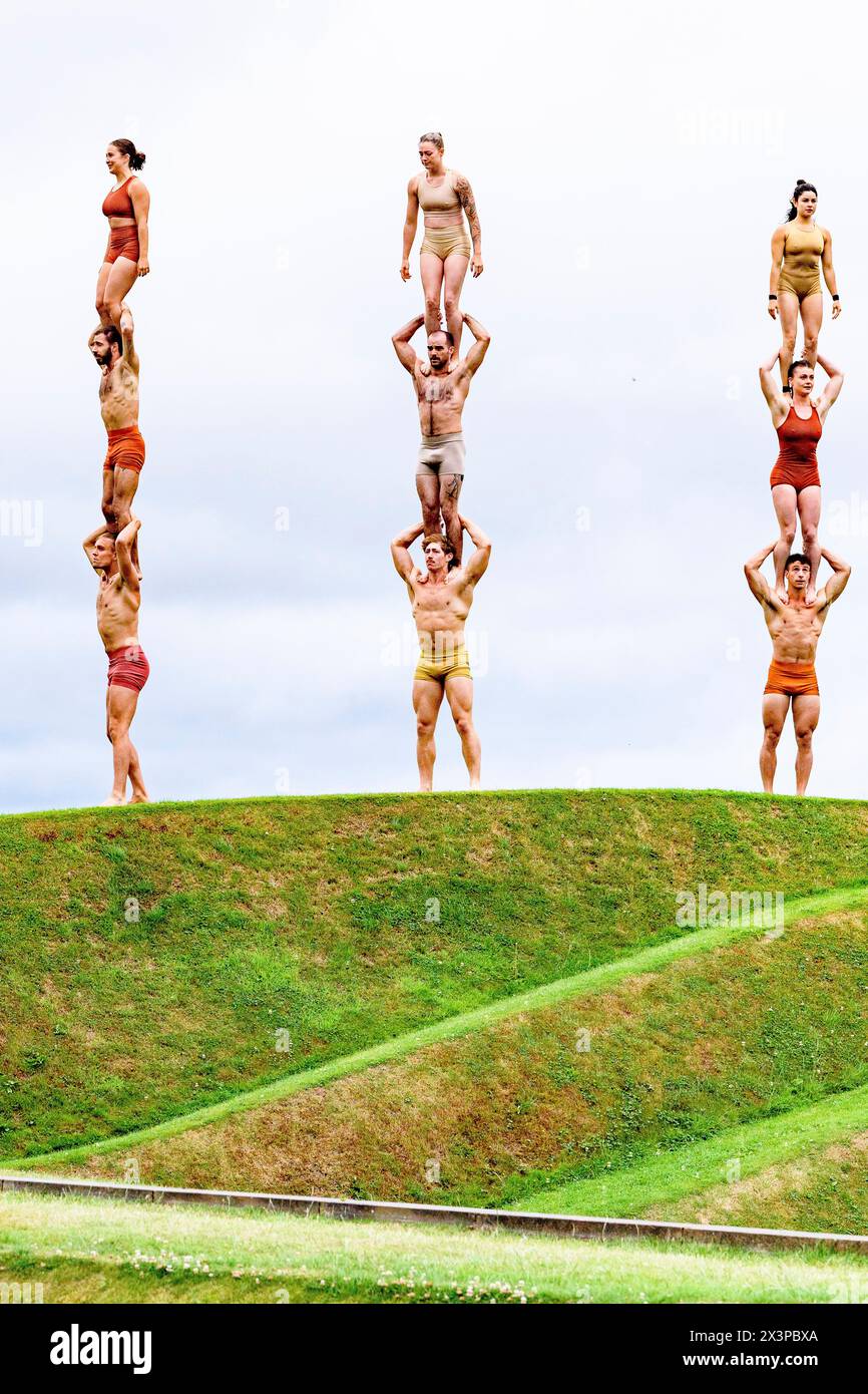 Performers from Australian performance company Circa Contemporary Circus at Edinburgh sculpture park Jupiter Artland ahead of their new Edinburgh Fest Stock Photo
