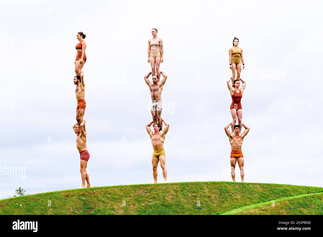 Performers from Australian performance company Circa Contemporary Circus at Edinburgh sculpture park Jupiter Artland ahead of their new Edinburgh Fest Stock Photo