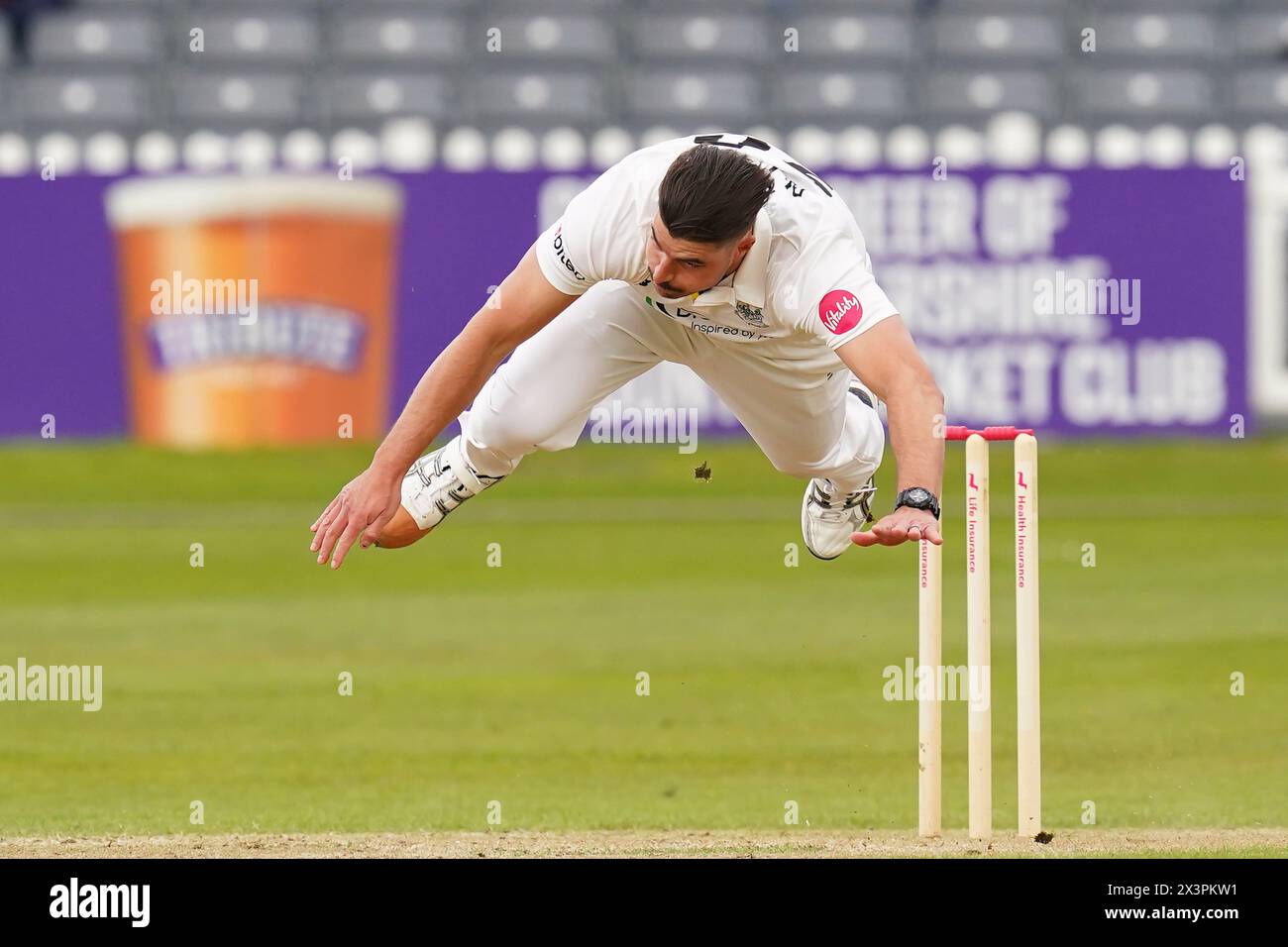 Bristol, UK, 28 April 2024. Gloucestershire's Marchant de Lange bowling during the Vitality County Championship Division Two match between Gloucestershire and Middlesex. Credit: Robbie Stephenson/Gloucestershire Cricket/Alamy Live News Stock Photo