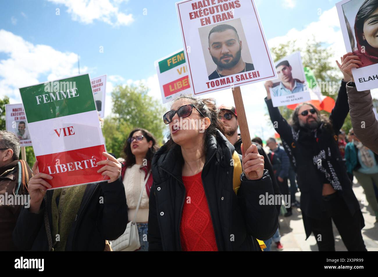 Paris, France. 28th Apr, 2024. © PHOTOPQR/LE PARISIEN/Le Parisien/Arnaud Journois ; PARIS ; 28/04/2024 ; PARIS, PLACE DE LA BASTILLE, 28/04/2024, MANIFESTATION DE SOUTIEN AU RAPPEUR TOOMAJ SALEHI CONDAMNE A MORT EN IRAN/PHOTO LE PARISIEN/ARNAUD JOURNOIS Protesters in the streets of Paris to show solidarity with the Iranian rapper Toomaj Salehi who was sentenced to death by courts in Iran, April 28, 2024. *** Local Caption *** Credit: MAXPPP/Alamy Live News Stock Photo