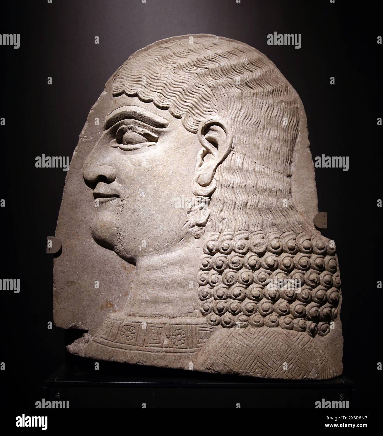 Court dignitary. Reign of Sargon II of Assyria (721-705 BC). Calcite alabaster. From Khorsabad, Palace of Sargón II. Musei Reali. Archaelogical Museum Stock Photo