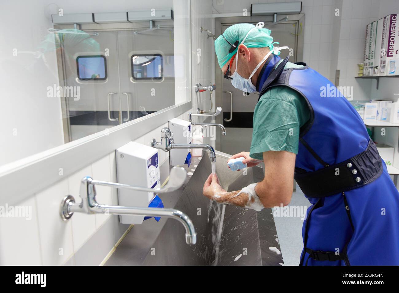 Surgical Scrub, Handwashing, Operating Room, Surgery, Hospital Donostia ...