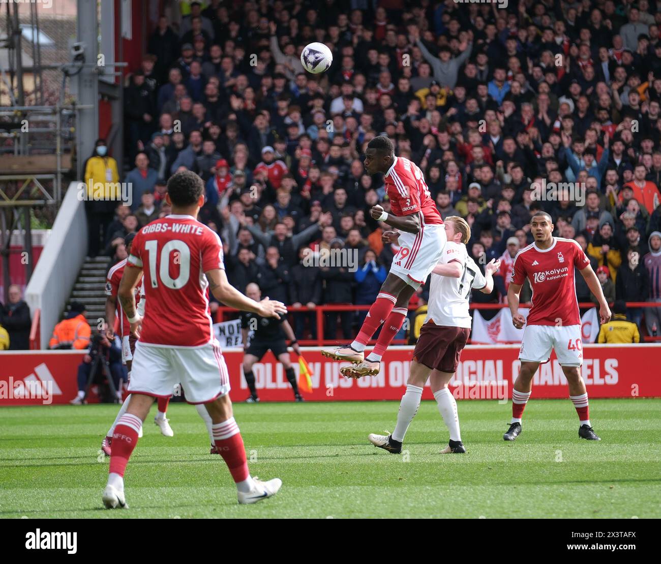 The City Ground, Nottingham, UK. 28th Apr, 2024. Premier League Football, Nottingham Forest versus Manchester City; Moussa Niakhate of Nottingham Forest clears the ball under pressure from Kevin De Bruyne of Manchester City Credit: Action Plus Sports/Alamy Live News Stock Photo