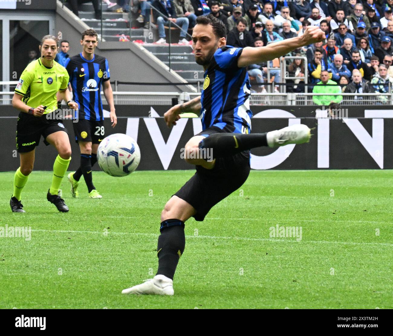 (240429) MILAN, April 29, 2025 (Xinhua) FC Inter's Hakan