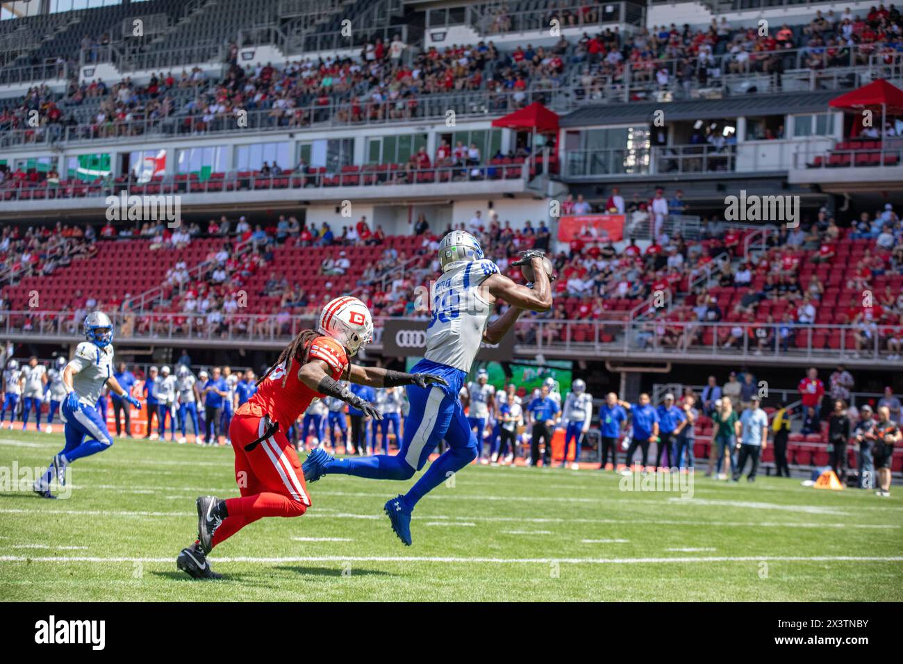 St. Louis Battlehawks receiver Hakeem Butler beats D.C. Defenders ...