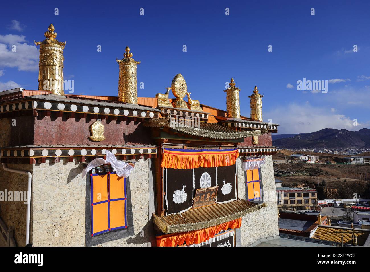 Dharma Wheel on top of a monastery in Songzanlin Monastery in Shangri-La, Yunnan, China Stock Photo