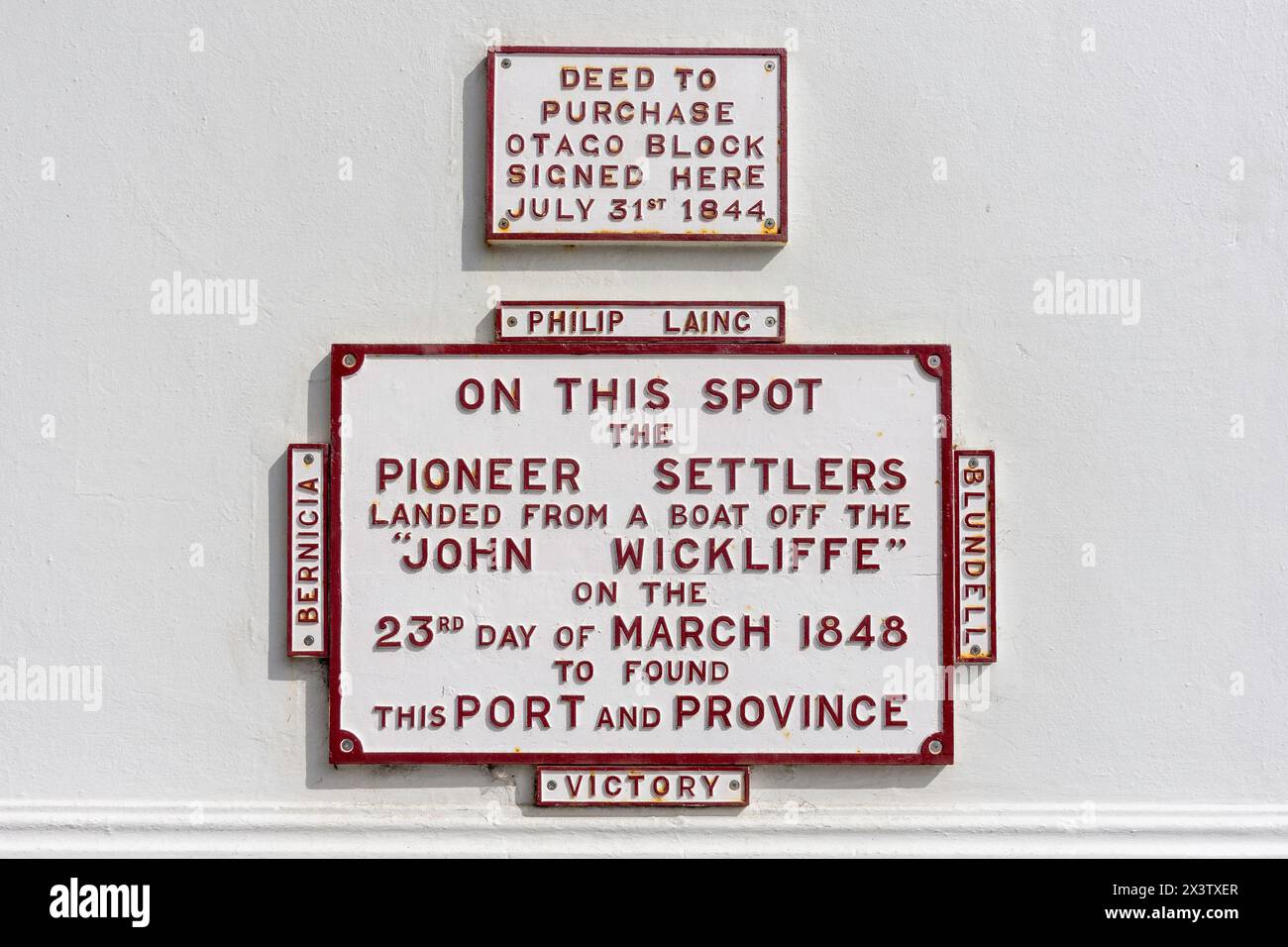 Pioneer sign on heritage building (Port Chalmers Library),  Beach Street, Port Chalmers, Dunedin, Otago, New Zealand Stock Photo