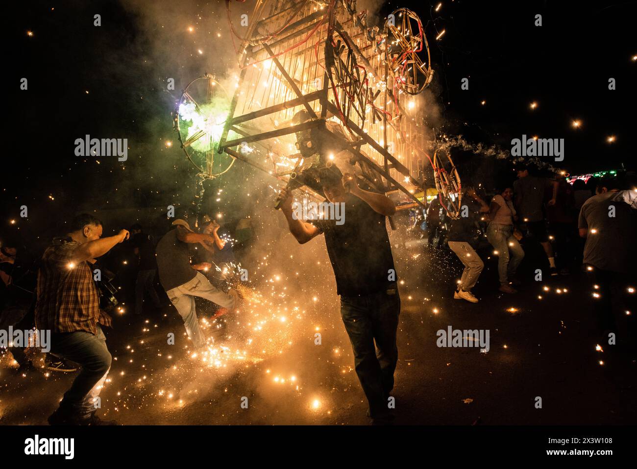 Mahuixtlan Mahuixtlan, Veracruz, Mexico. 28th Apr, 2024. Firework bulls are lit ...