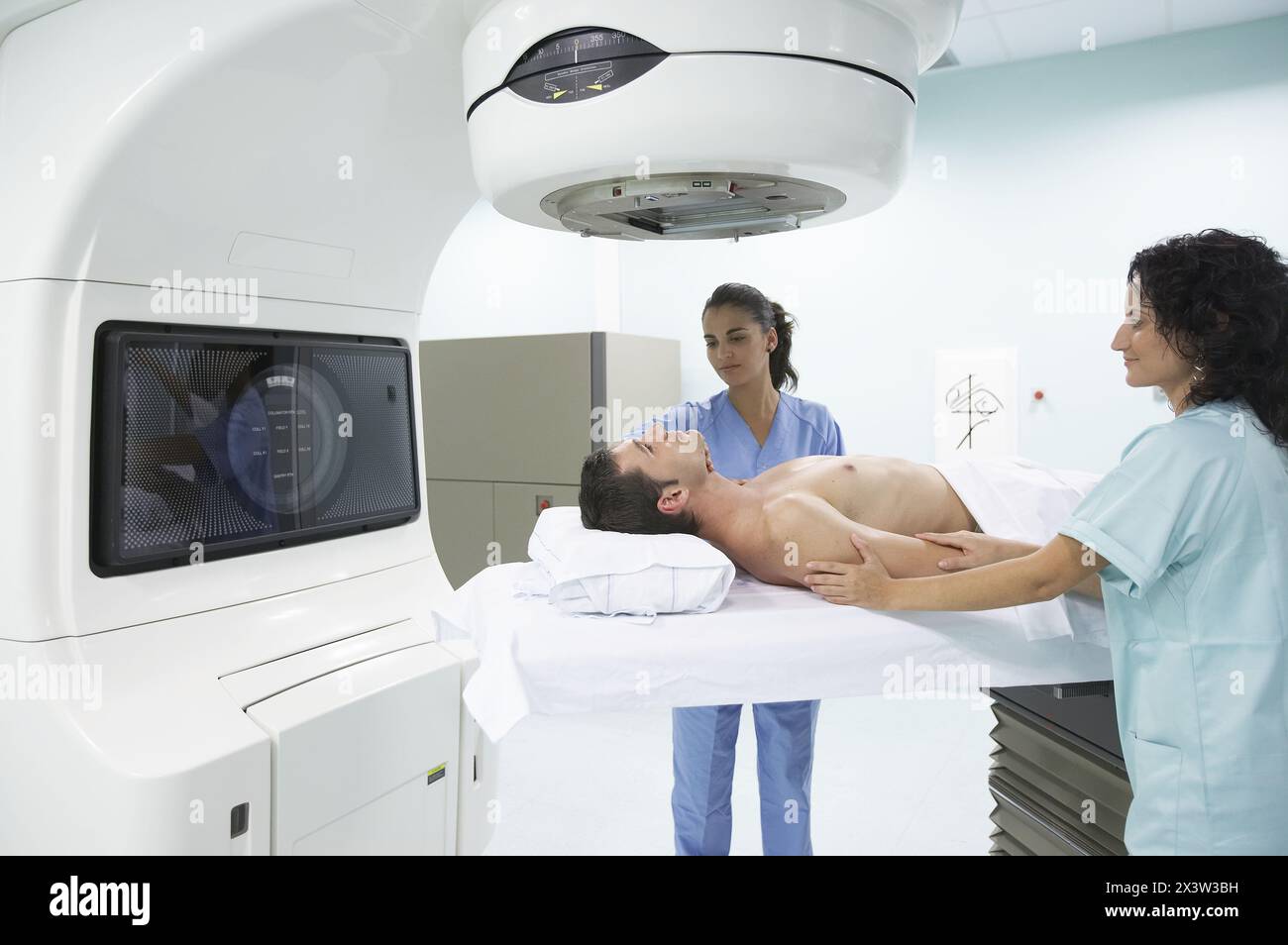 Linear accelerator radiation therapy oncology stock photo alamy