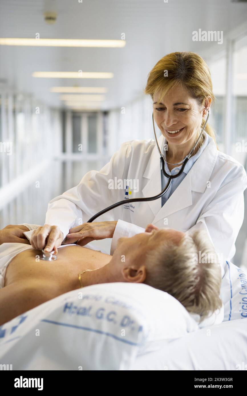 Doctor attending to patient, hospital Stock Photo