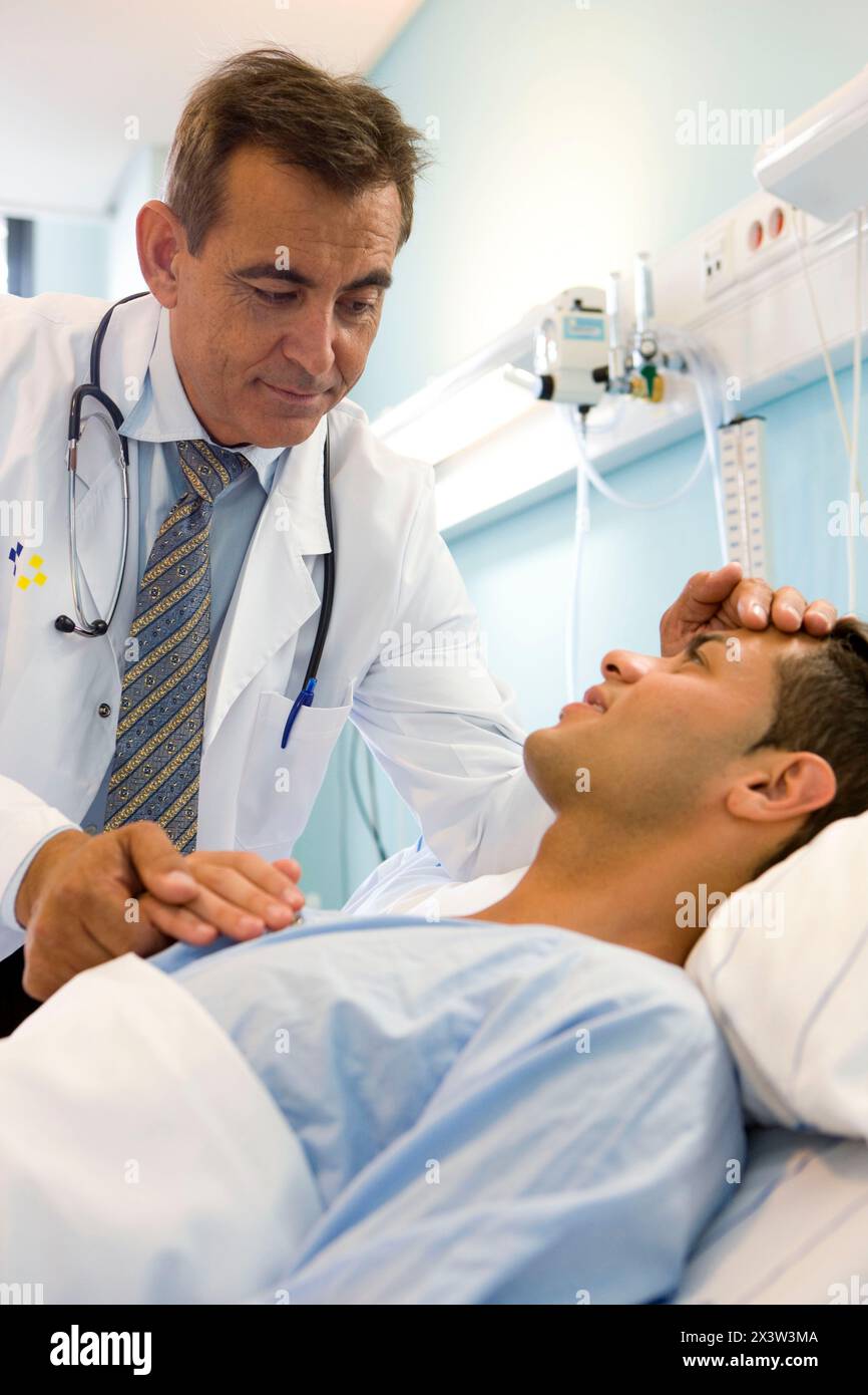 Doctor patient hospital hand hi-res stock photography and images - Alamy