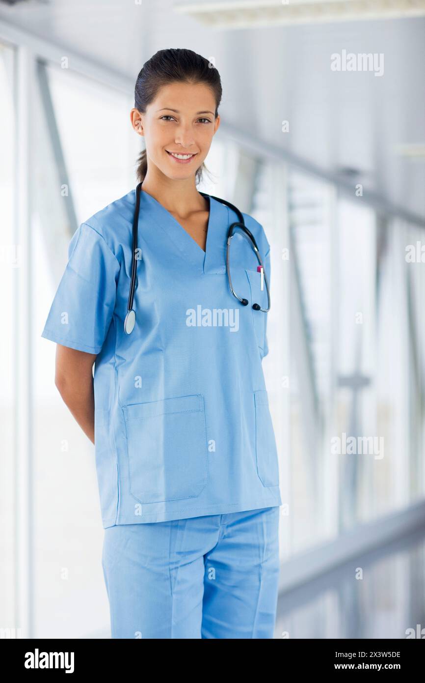 Woman dark corridor hospital hi-res stock photography and images - Alamy