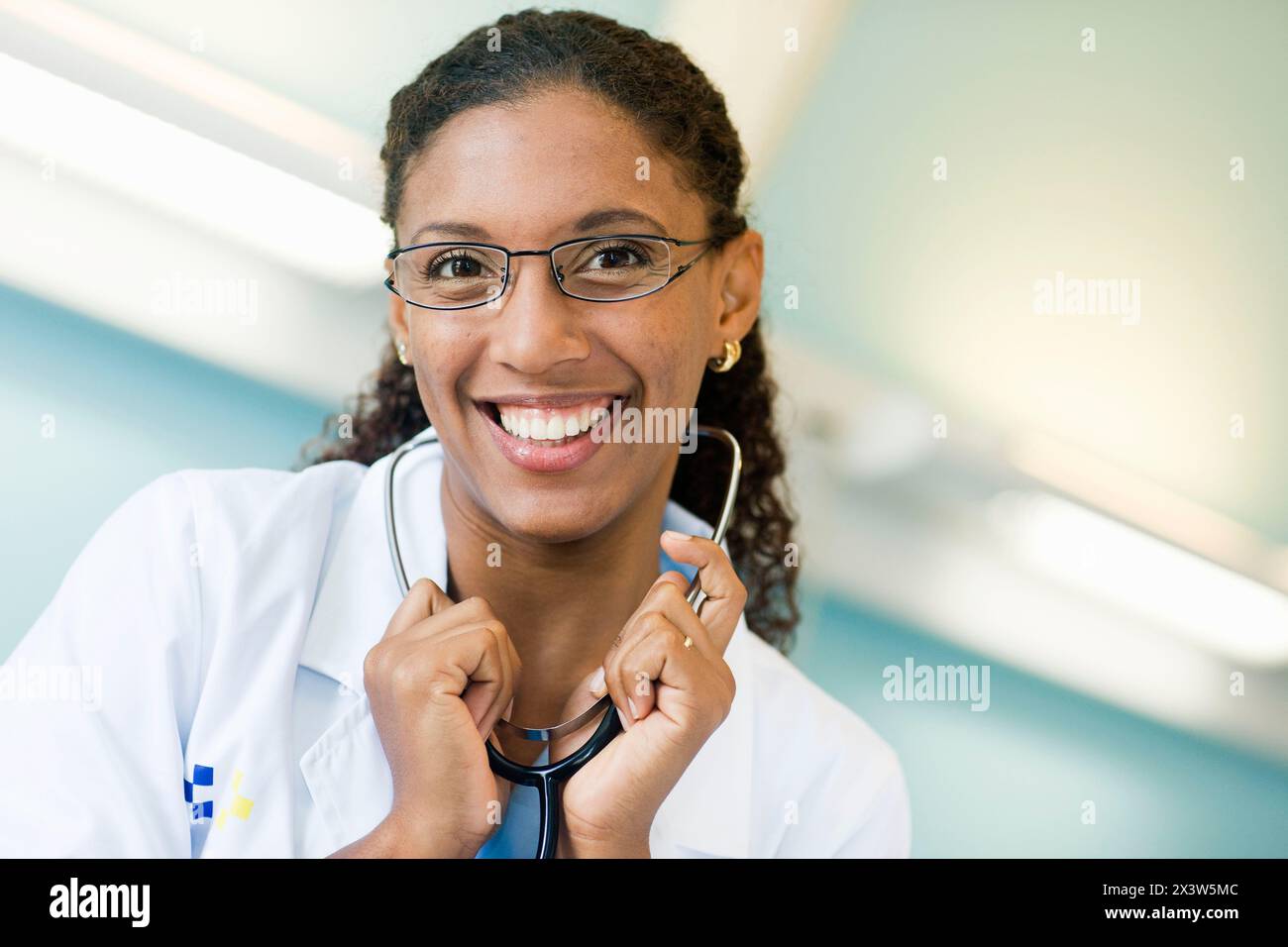 Medical doctor woman hi-res stock photography and images - Alamy