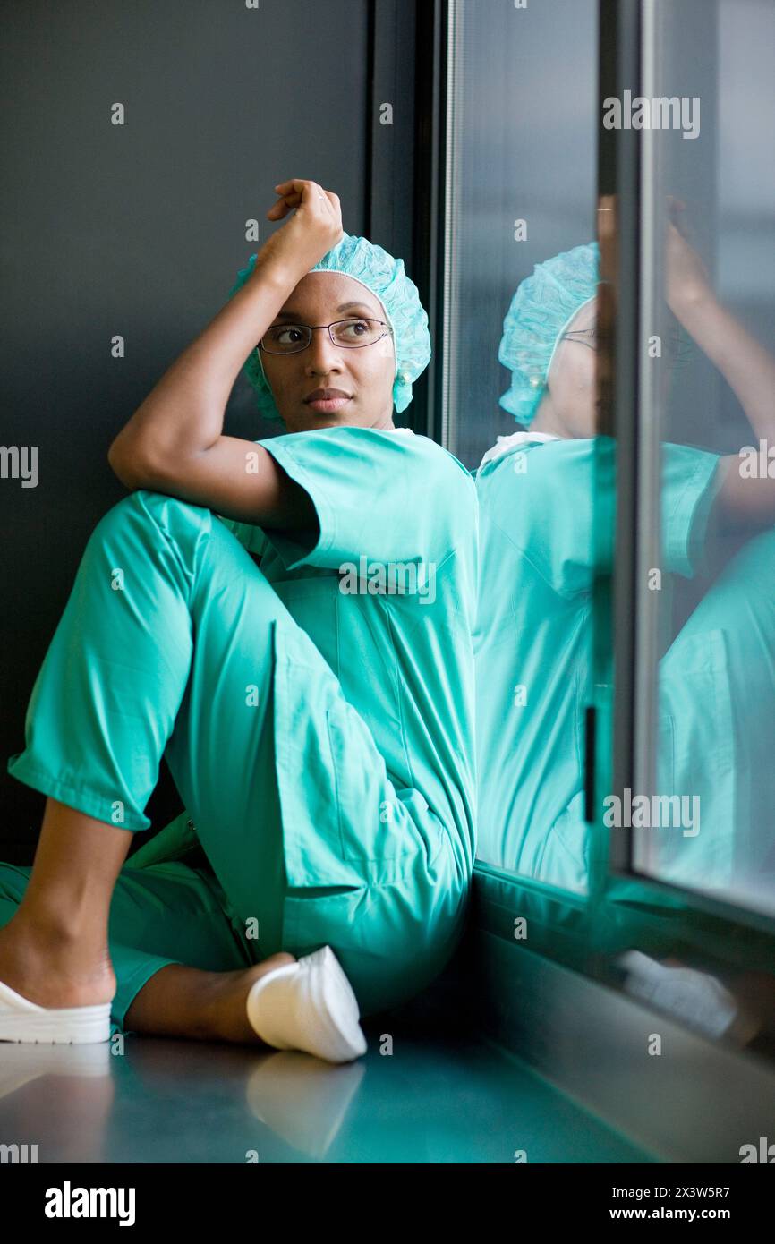 Woman and doctors surgery hi-res stock photography and images - Alamy