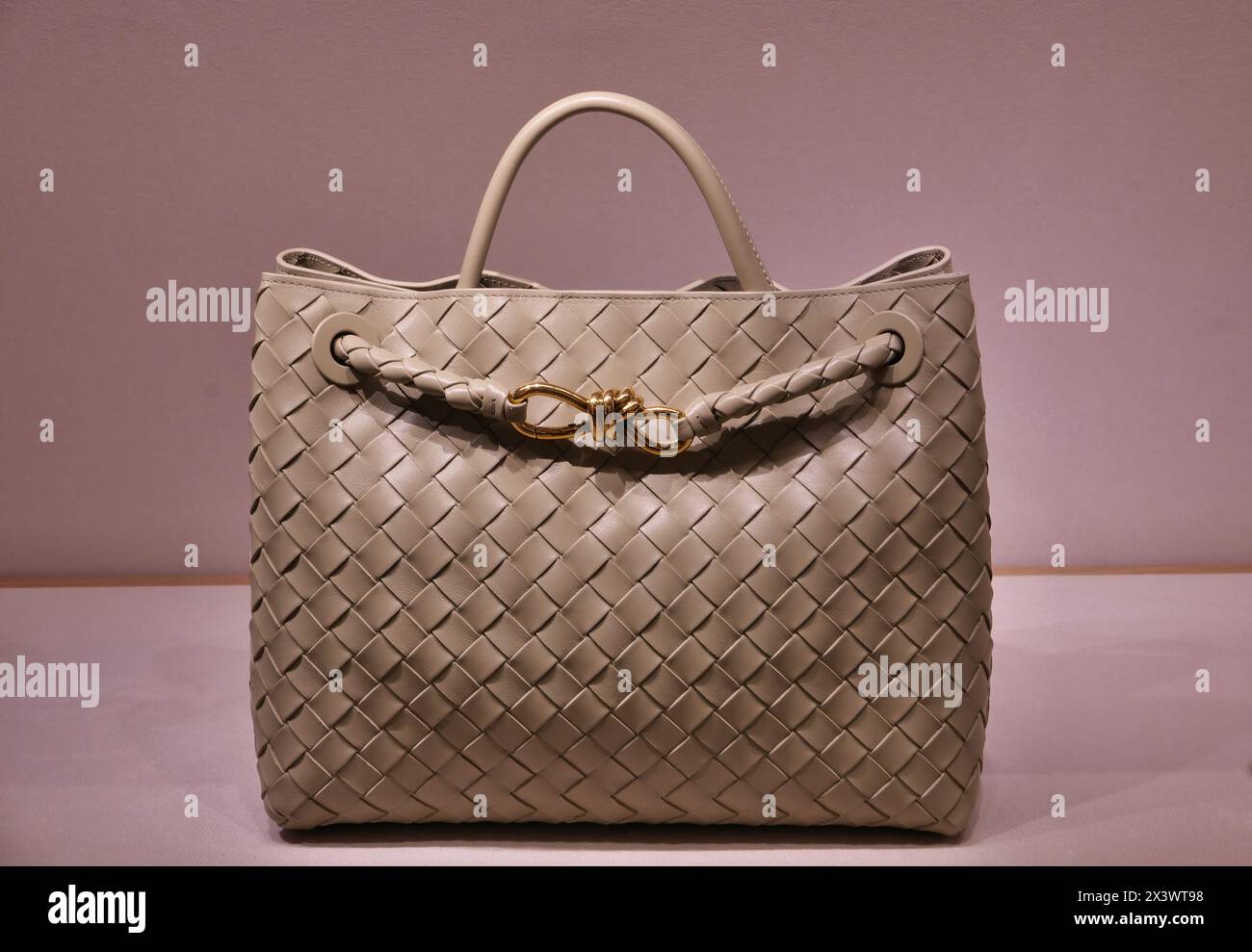 Bottega veneta bag hi res stock photography and images Alamy