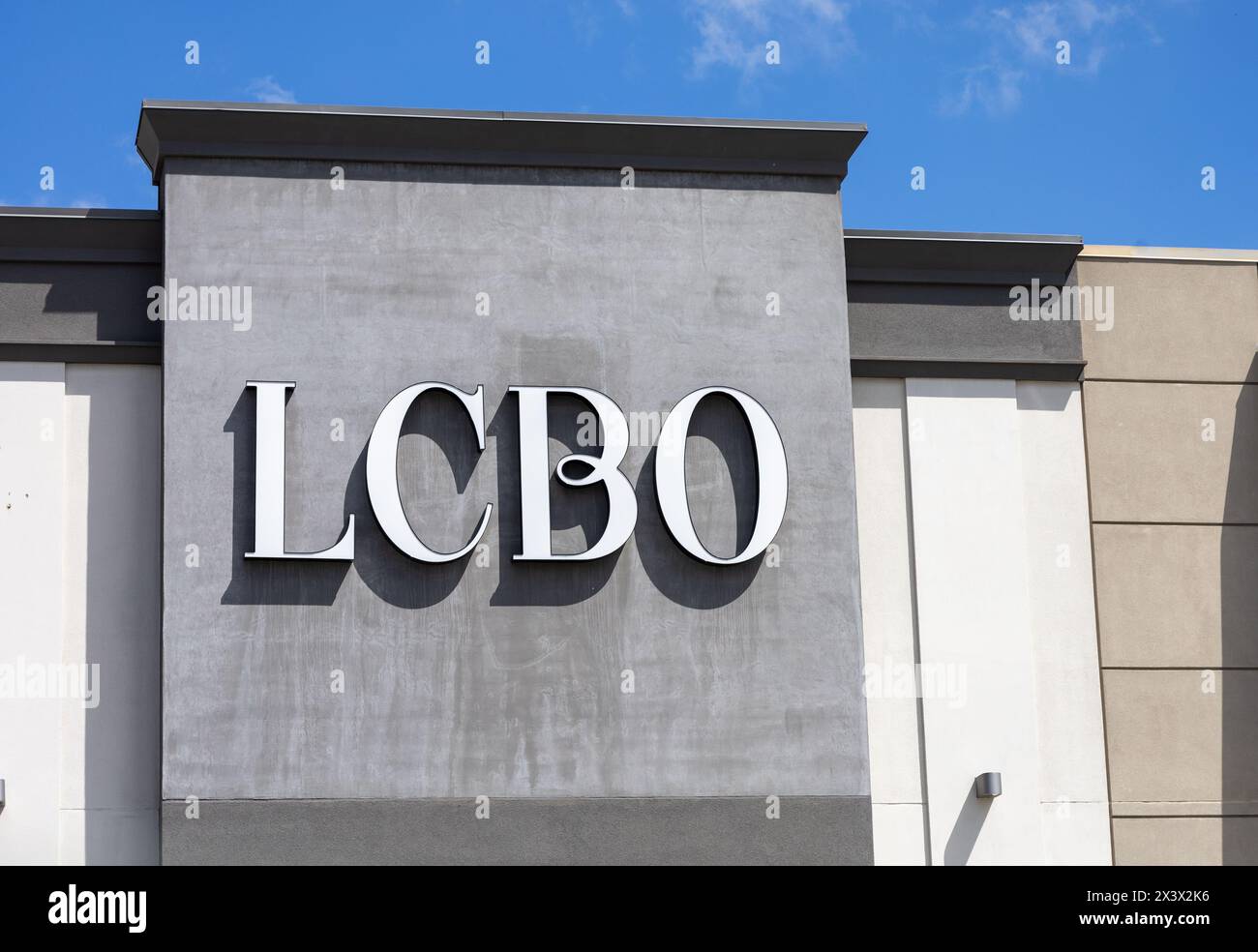 Liquor Control Board of Ontario (LCBO), A Retail Outlet In Woodstock Ontario, LCBO Sole Seller Of Alcohol Spirits In Ontario, Canada. Updated Logo. Stock Photo