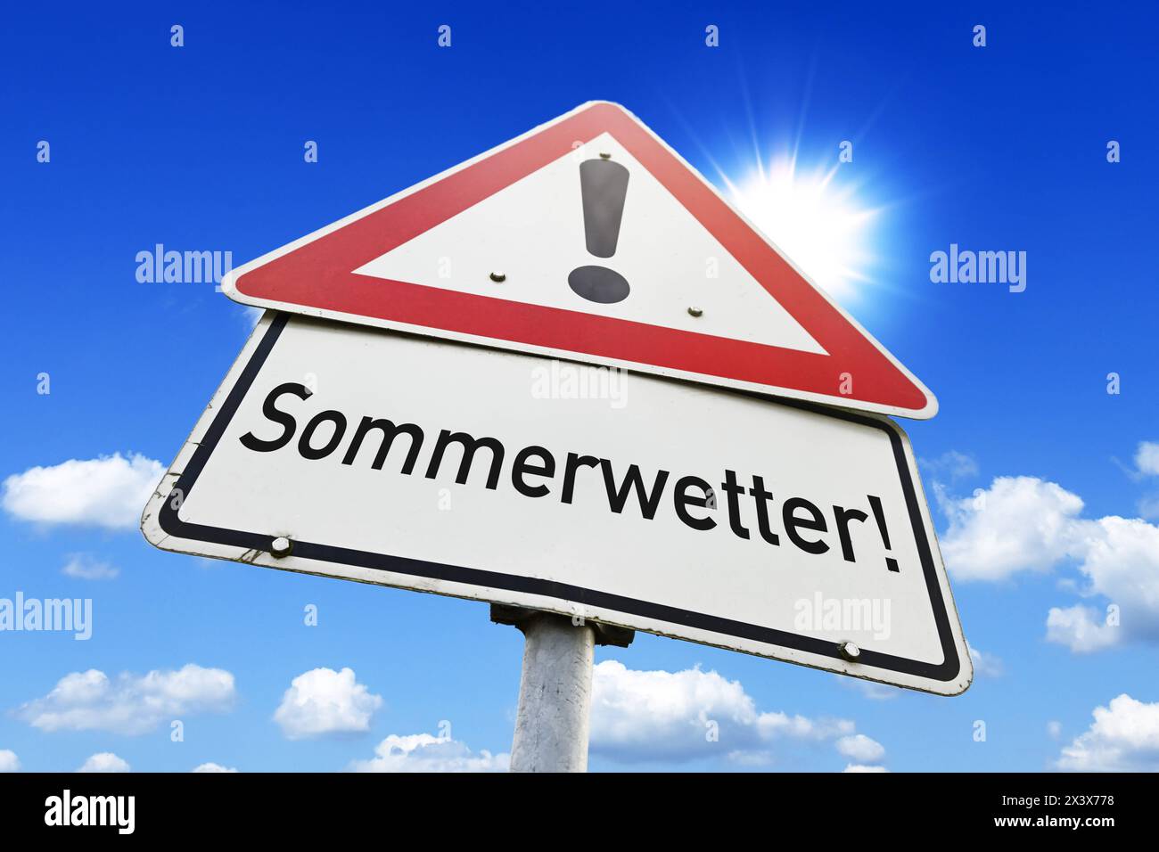 FOTOMONTAGE, Schild Sommerwetter *** FOTOMONTAGE, Summer weather sign Stock Photo
