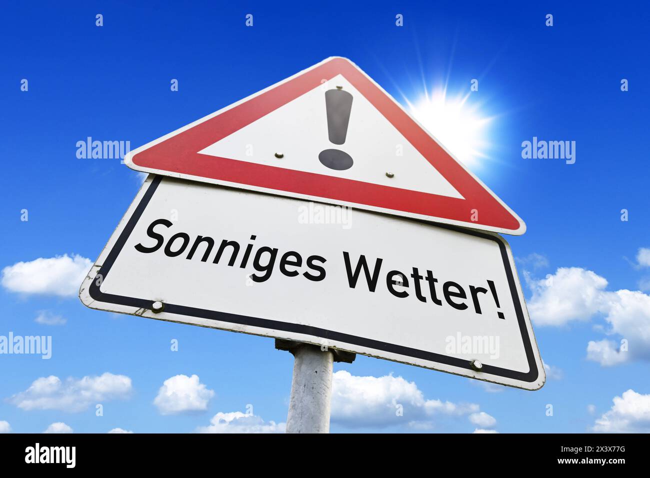 FOTOMONTAGE, Schild Sonniges Wetter *** FOTOMONTAGE, Sunny weather sign Stock Photo