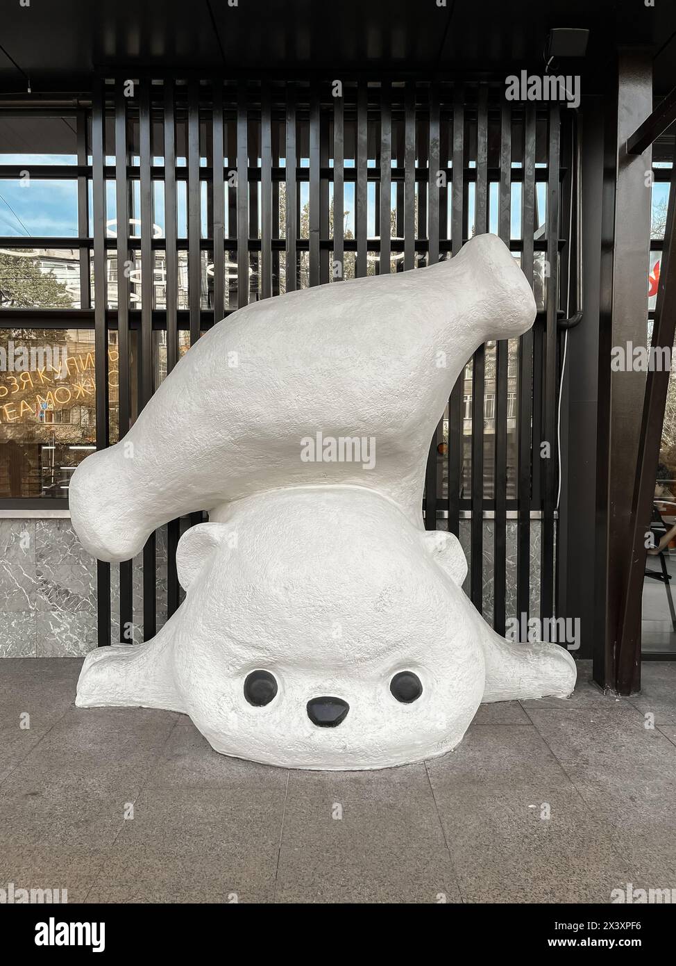 Tacky statue hi-res stock photography and images - Alamy