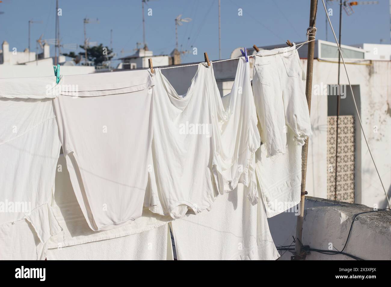 Laundry clothesline rooftop hires stock photography and images Alamy