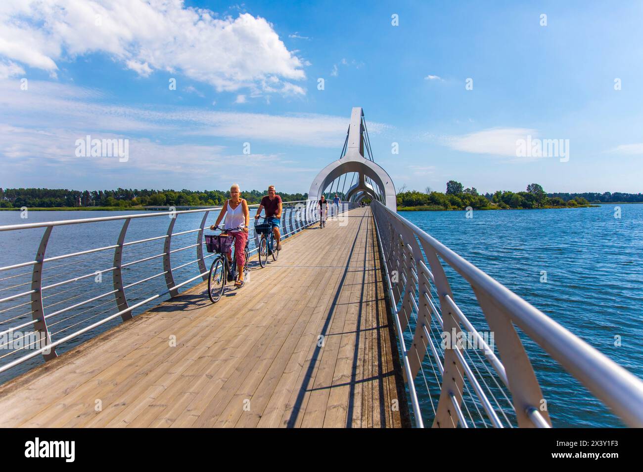 Pedestrianized bridge hi-res stock photography and images - Alamy