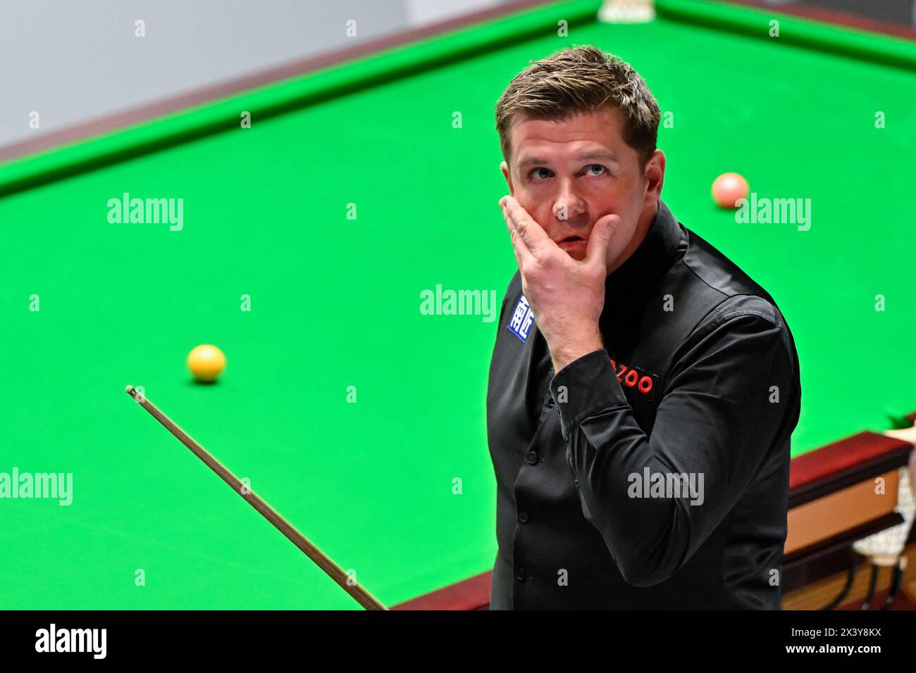 Ryan Day chalks reacts to a missed shot, during the Cazoo World Championships 2024 at Crucible Theatre, Sheffield, United Kingdom, 29th April 2024  (Photo by Cody Froggatt/News Images) Stock Photo