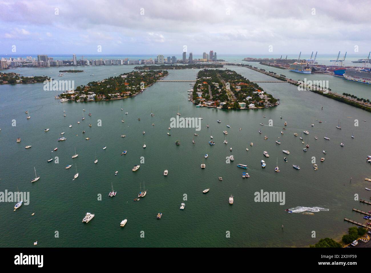 Aerial view palm hibiscus hi-res stock photography and images - Alamy