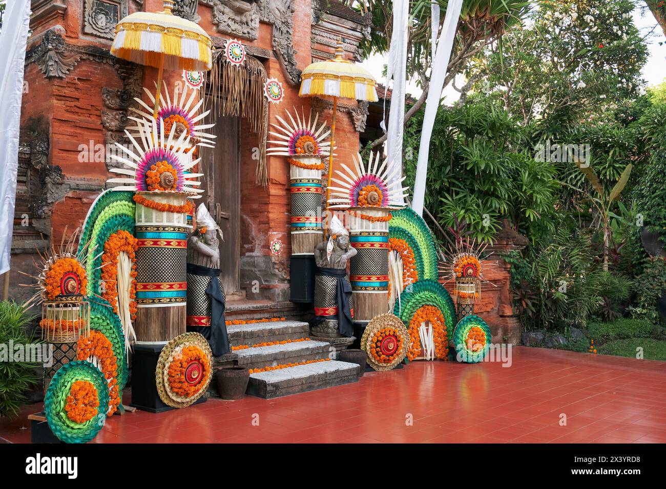 Entrance gate local temple hi-res stock photography and images - Alamy