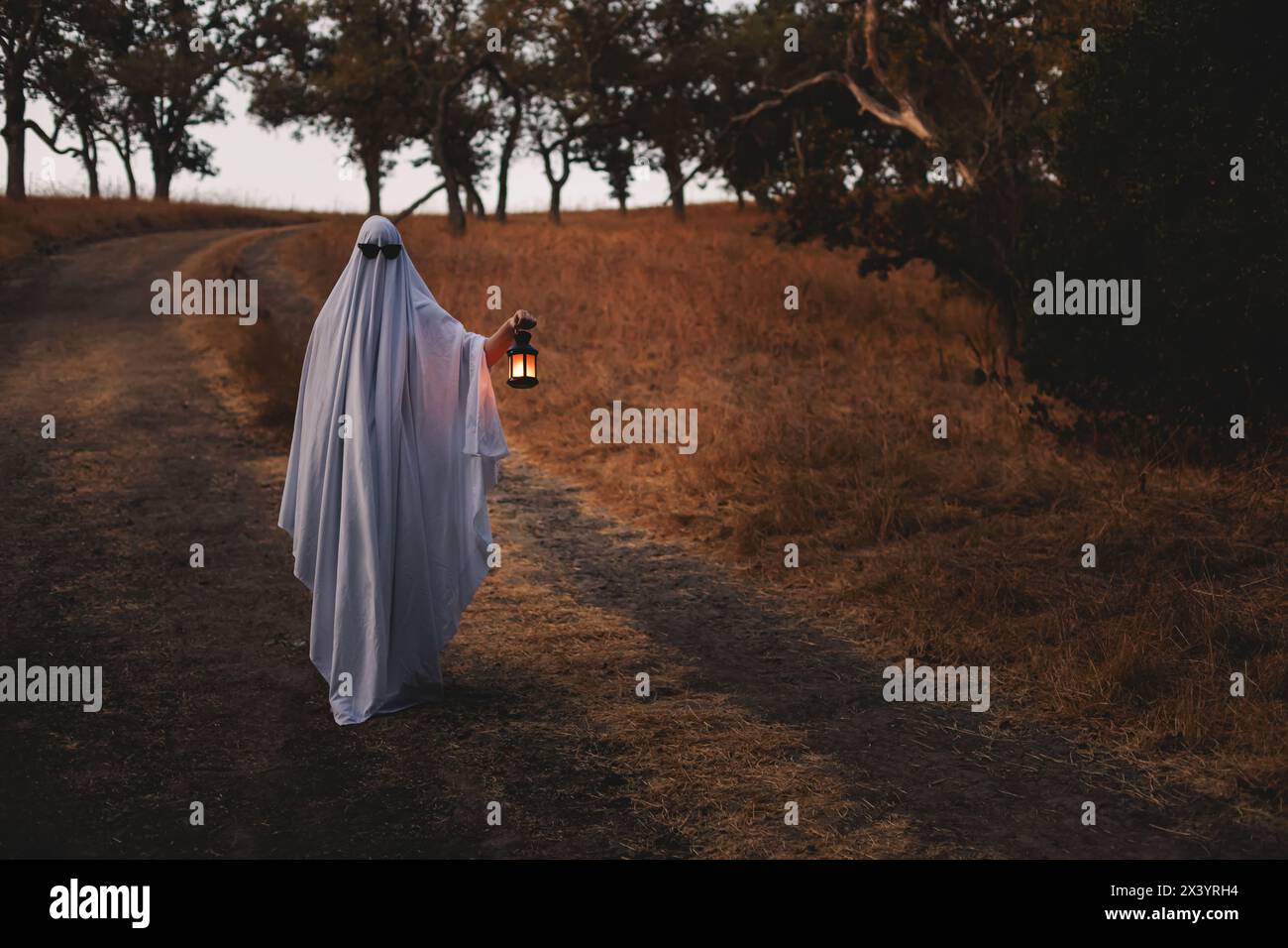 Dark female figure ghost hi-res stock photography and images - Alamy