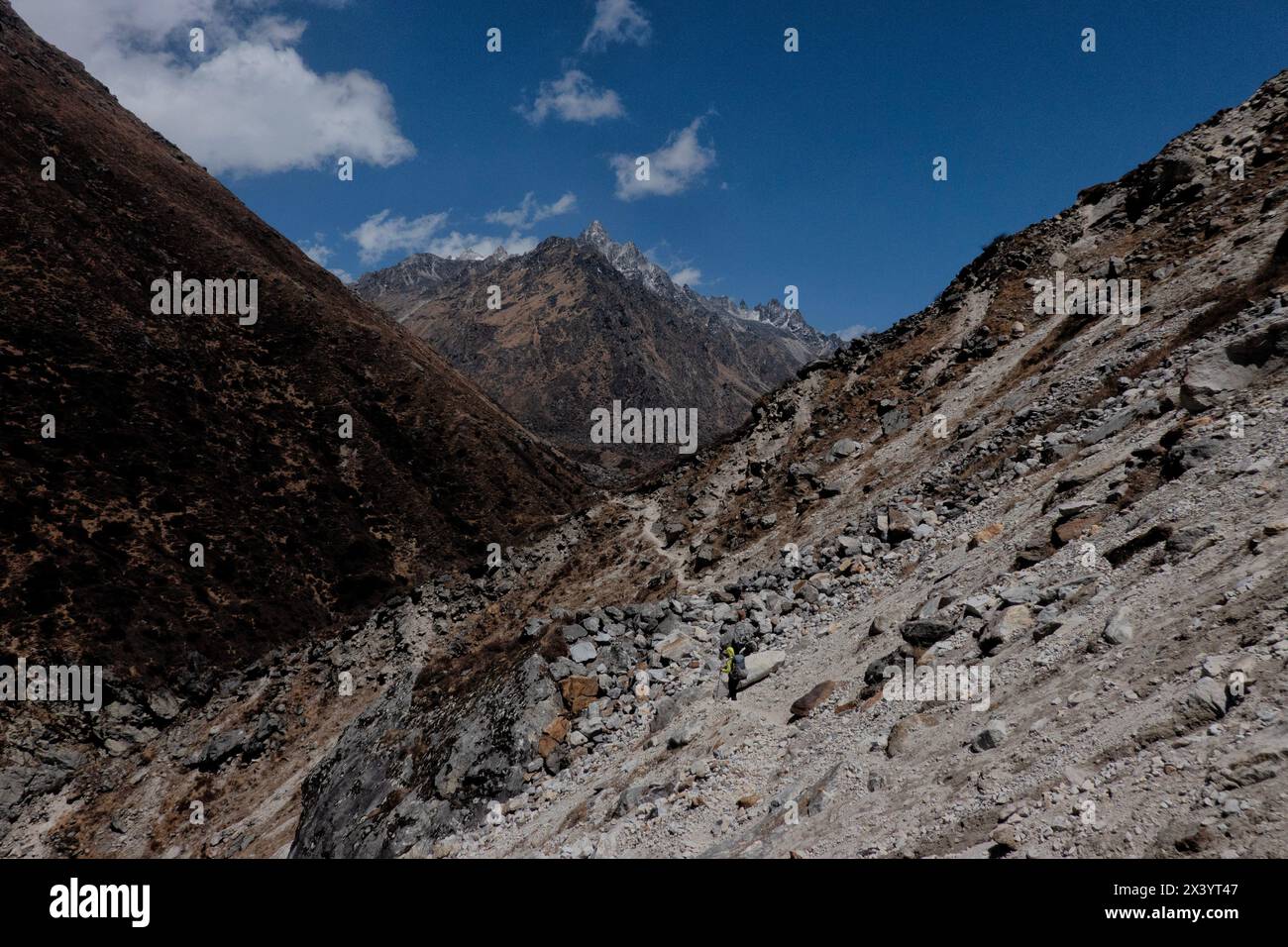 Climbing to Kangchenjunga (Kanchenjunga) North Base Camp, Khambachen,  Nepal Stock Photo