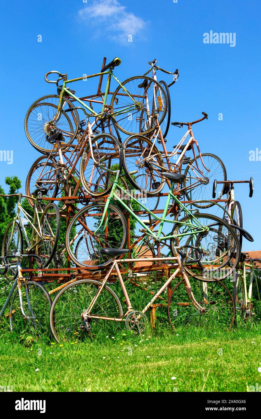 Bicycle sculpture hi-res stock photography and images - Alamy