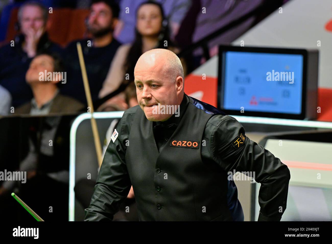 John Higgins reacts, during the Cazoo World Championships 2024 at Crucible Theatre, Sheffield, United Kingdom, 29th April 2024  (Photo by Cody Froggatt/News Images) Stock Photo