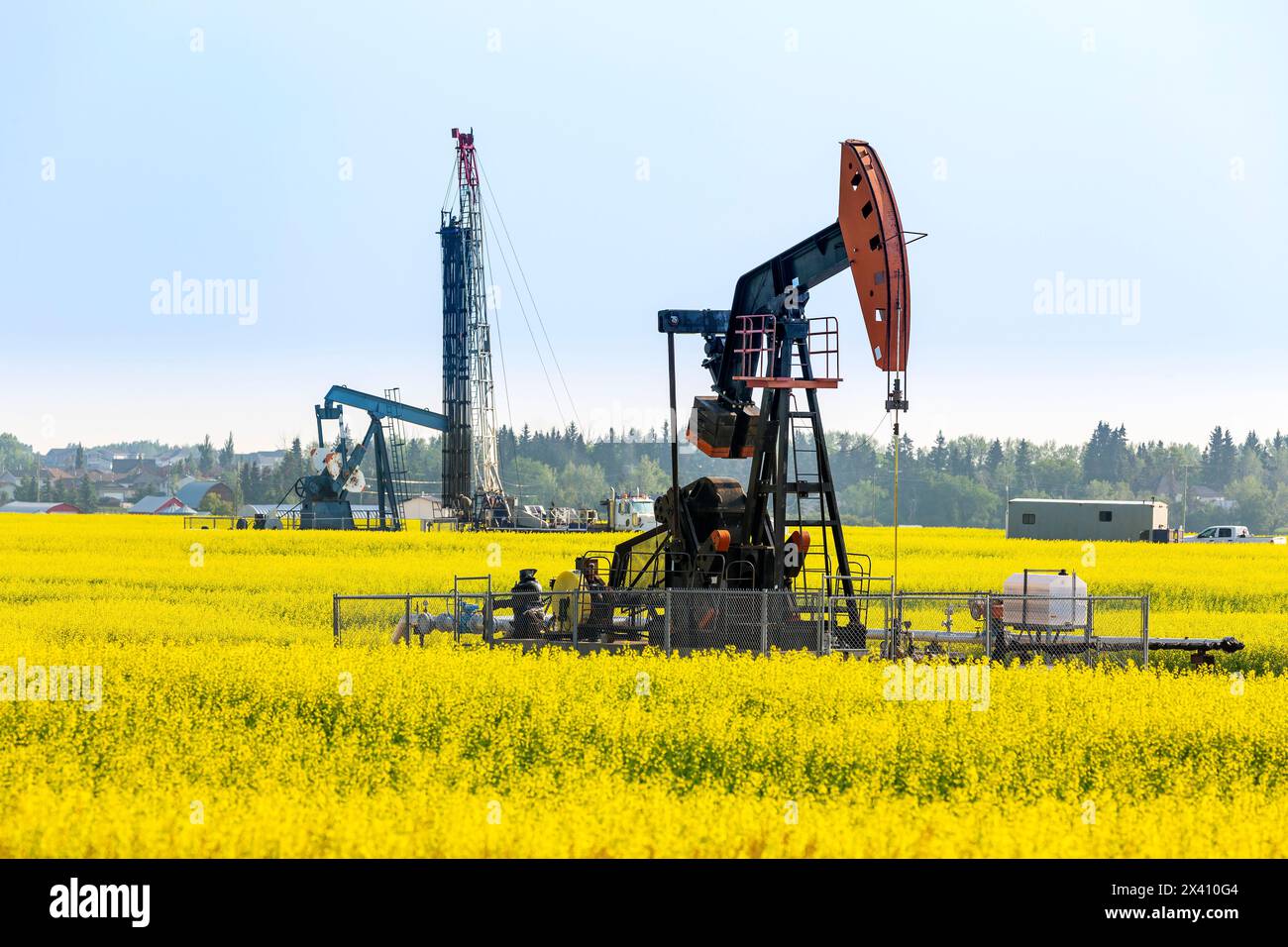 Alberta oil rig hi-res stock photography and images - Alamy