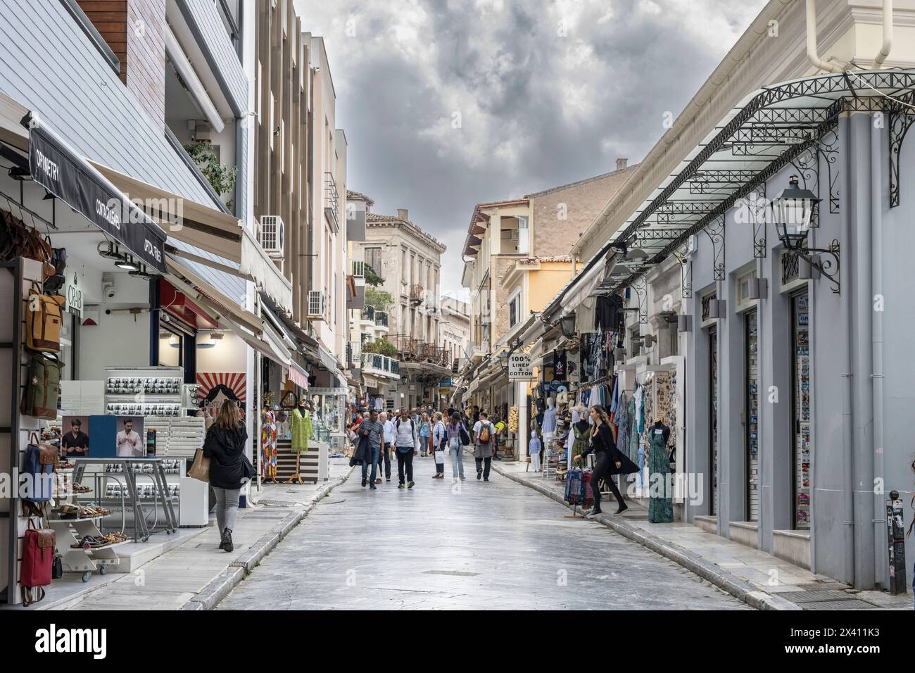 Inviting urban street scene hi-res stock photography and images - Alamy