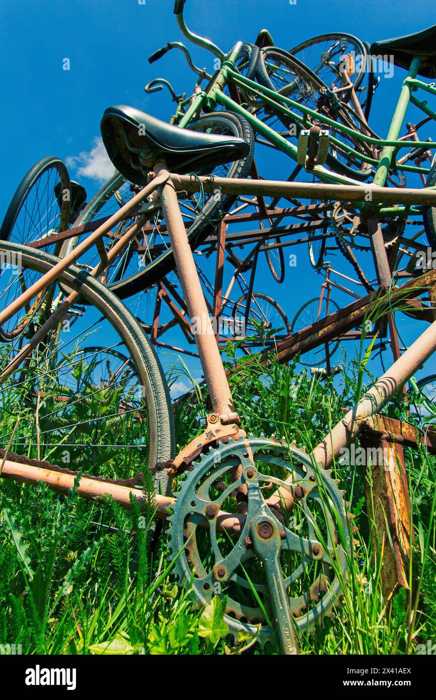 Bicycle sculpture hi-res stock photography and images - Alamy
