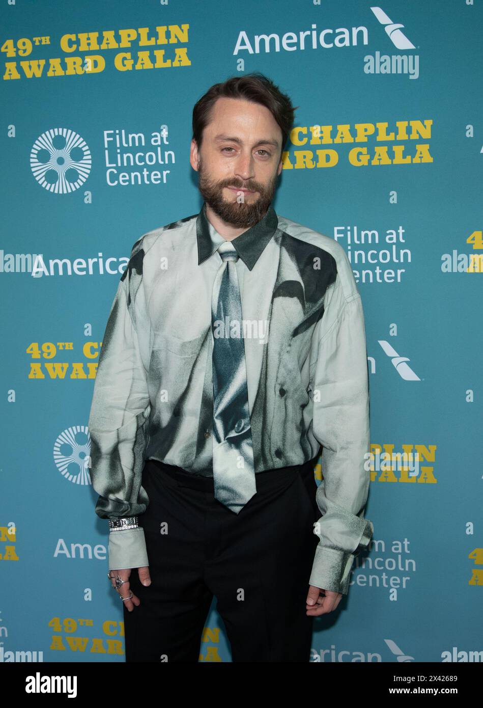 Kieran Culkin arrives on the red carpet at the 49th Chaplin Award