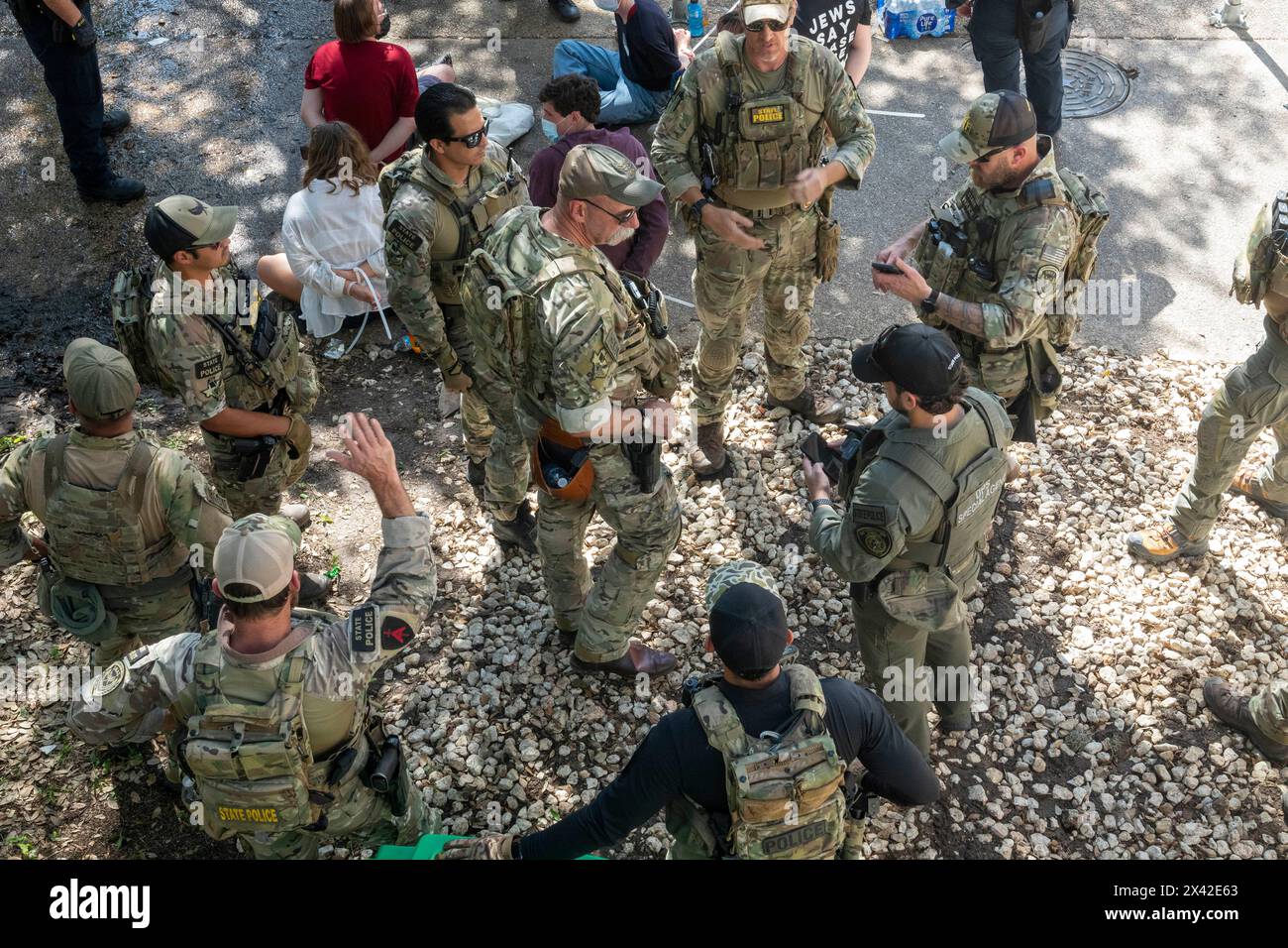 Tsu Riots Austin, Texas, USA. 29th April, 2024. Texas state troopers wearing riot ...