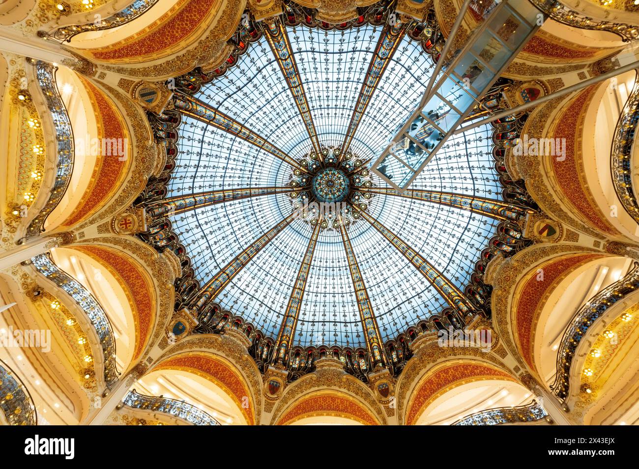 Neo Byzantine (43-metre) dome designed by Ferdinand Chanut, Georges Chedanne. The Galeries Lafayette Haussmann, the famous store located on Boulevard Stock Photo