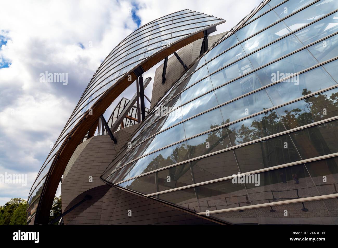 Fondation Louis Vuitton building design by architect Frank Gehry is a French art museum and cultural center sponsored by the group LVMH and its subsid Stock Photo