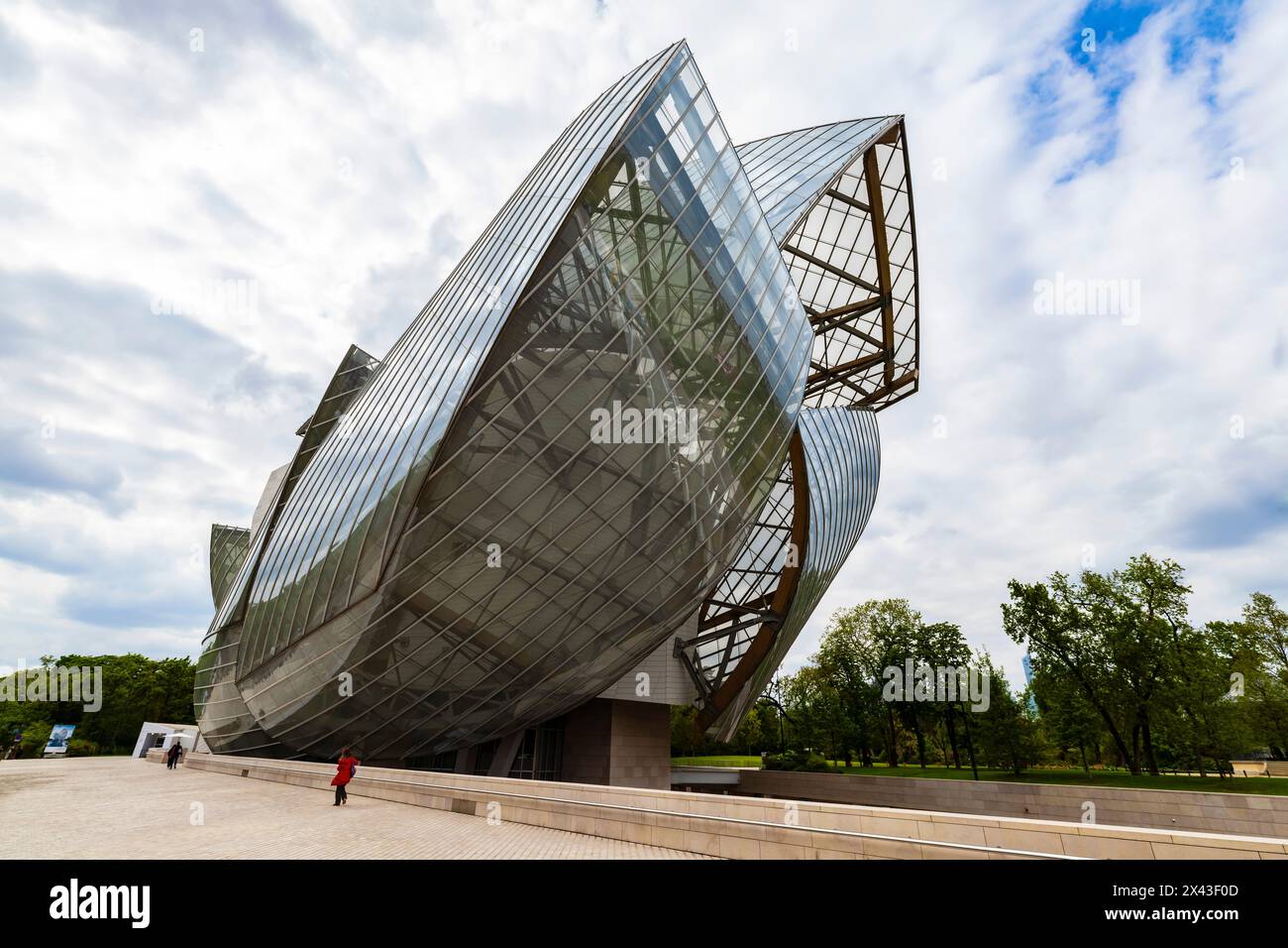 Fondation Louis Vuitton building design by architect Frank Gehry is a French art museum and cultural center sponsored by the group LVMH and its subsid Stock Photo