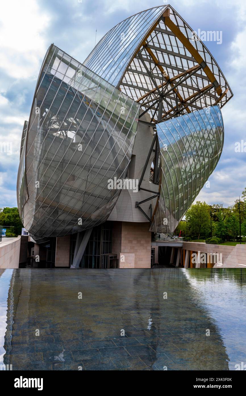 Fondation Louis Vuitton building design by architect Frank Gehry is a French art museum and cultural center sponsored by the group LVMH and its subsid Stock Photo