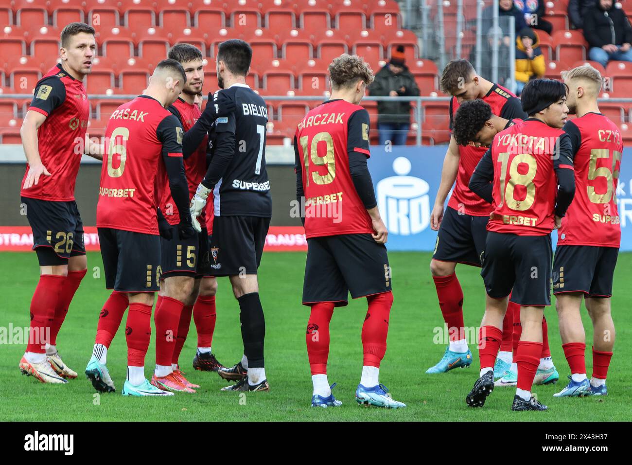 11.26.2023 Krakow, Poland, Football PKO BP Ekstraklasa 23/24 Puszcza Niepolomice - Gornik Zabrze op: Gornik Zabrze team before the match (druzyna prze Stock Photo